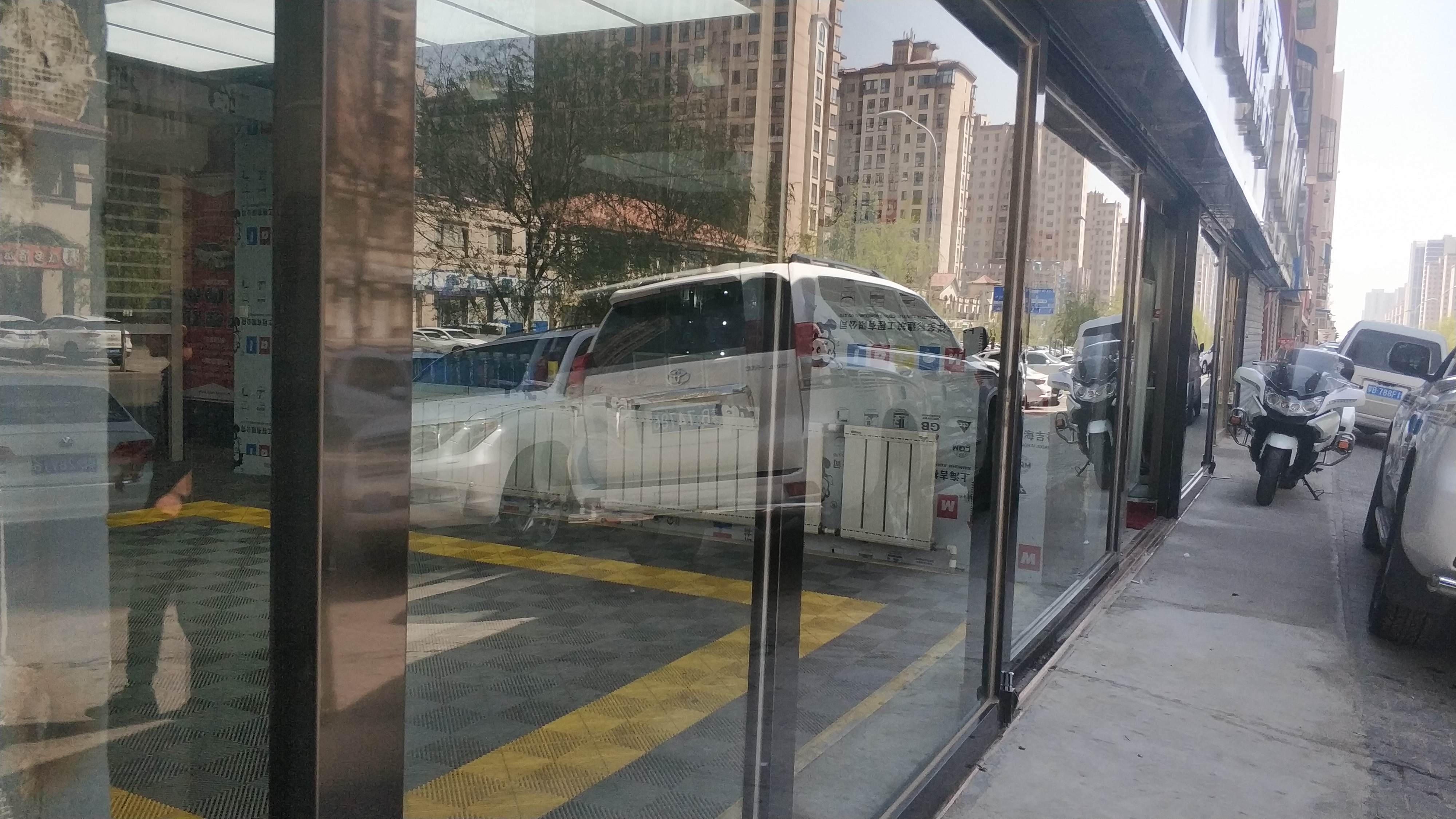 重型推拉門(mén)專(zhuān)為洗車(chē)修理行量身定制